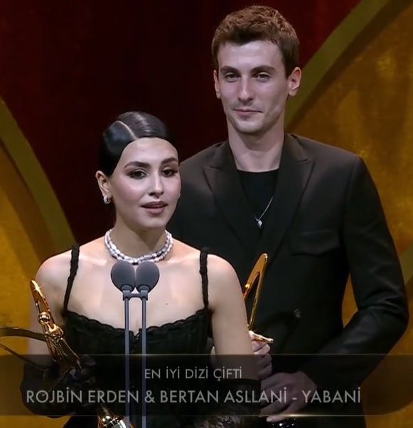 nediyorsunyasen's tweet photo. KEŞKE DOLAR DA BÖYLE DÜŞSE

#PanteneAltınKelebek https://t.co/ZSuoWhUye0