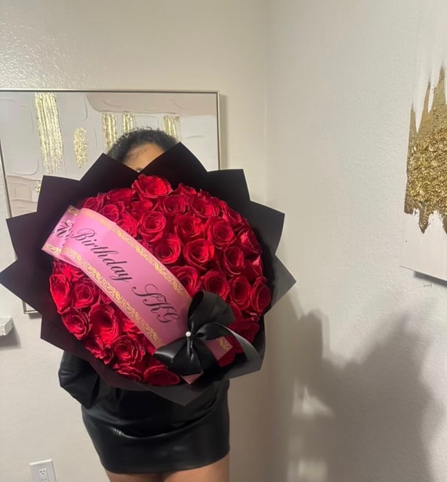 HeleciaC's tweet image. My boyfriend really did his big one!! I’m officially engaged. 

💍 #ImEngaged ❤️

This man showed out for my birthday.