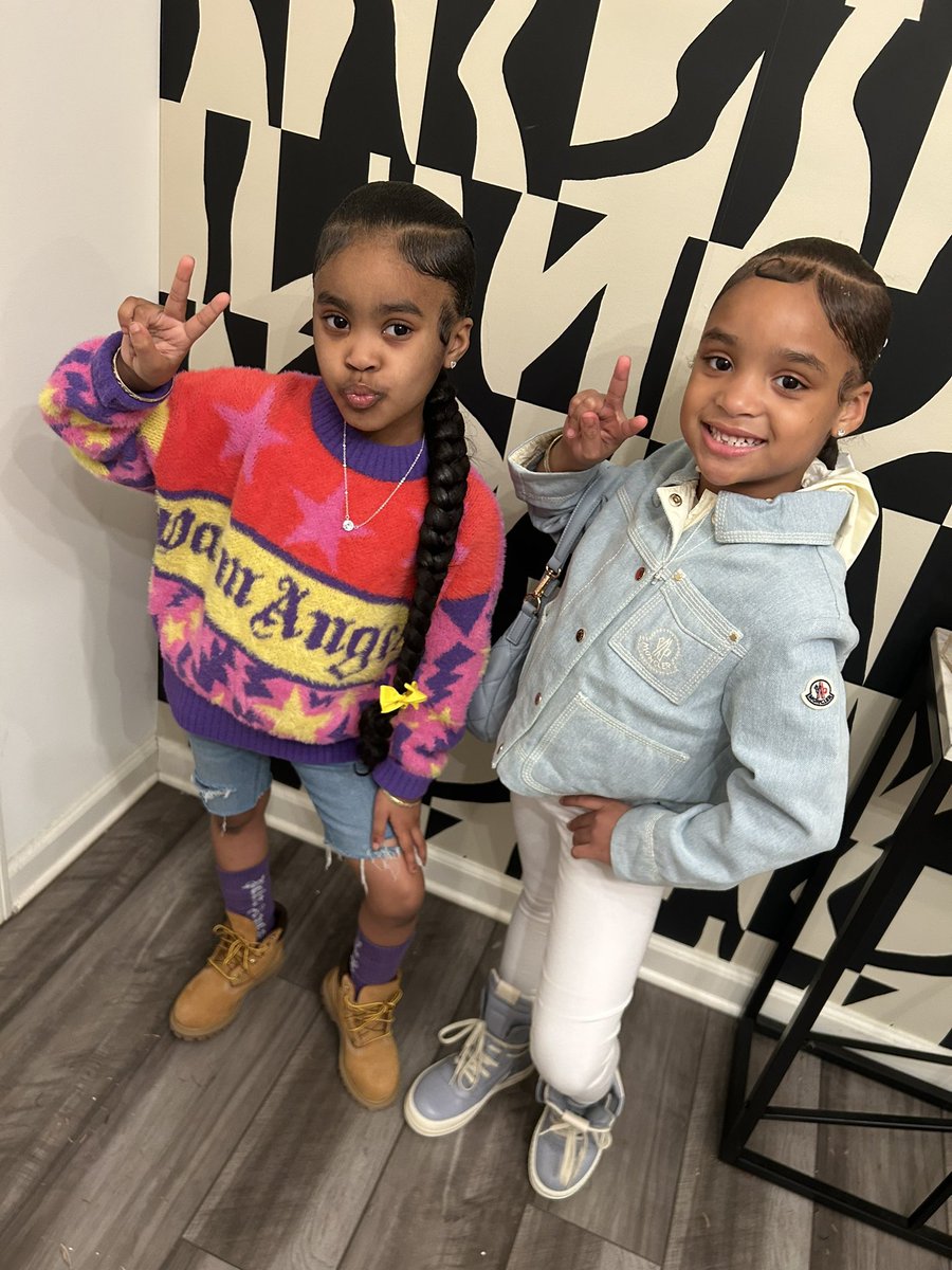 ___MEZZY's tweet photo. Lil baby concert w/the girls …🐝ffs💕🫶🏾 https://t.co/AFdFtD7qDj