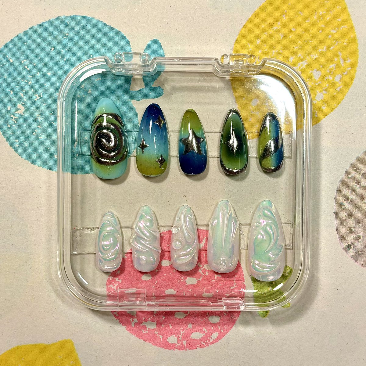 ClaraErgx's tweet photo. Si vous voulez des beaux petits ongles réutilisables à l’infini, venez sur ig : klapimp🤘🏻🍓

#nail #presson #pressonnails #ongles https://t.co/lNosHxyaYE