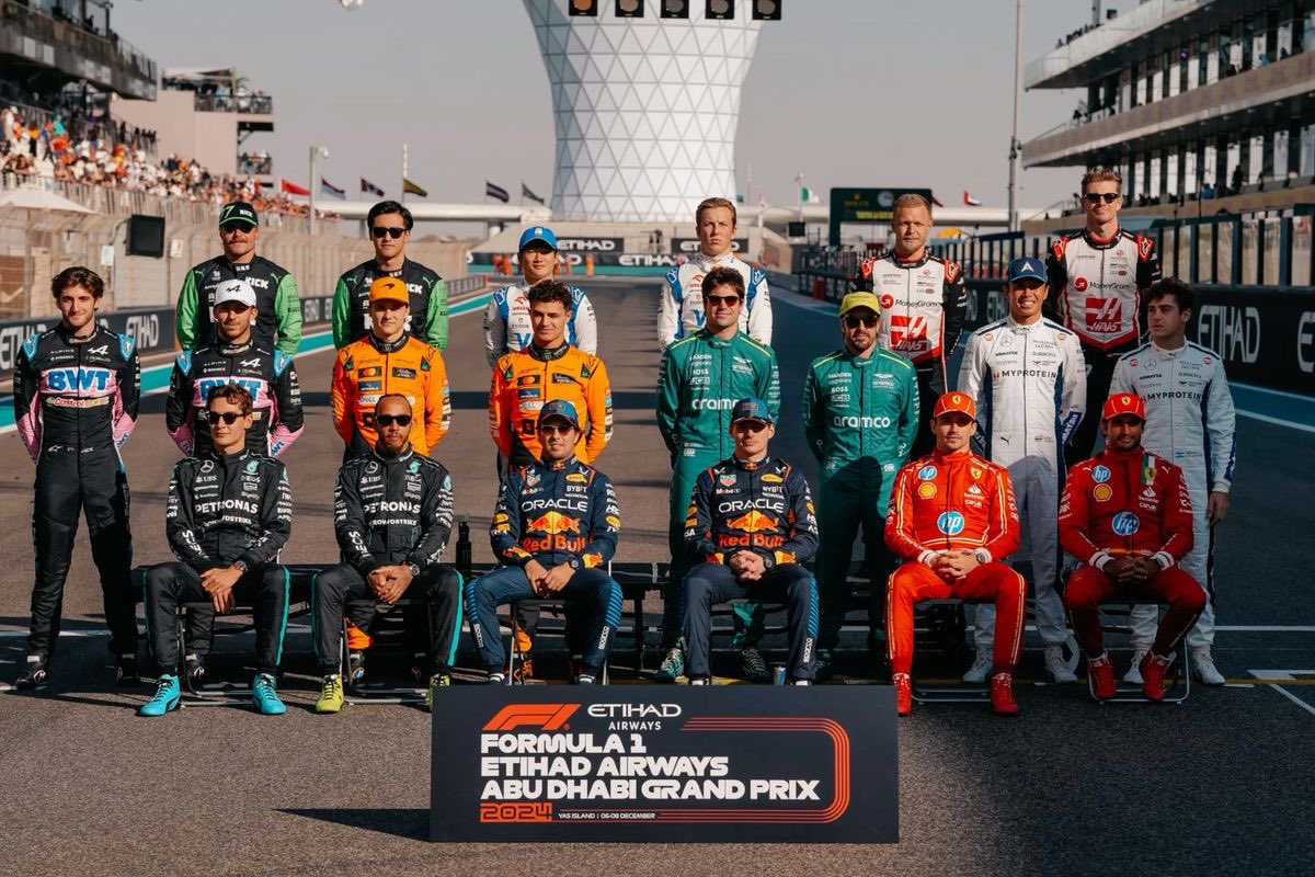 FormulaArgOK's tweet image. 📣| Se terminó la temporada 2024 de Formula 1.

- En los comentarios respondan:

✍🏻 • TOP 3 mejores pilotos de la temporada 2024

✍🏻 • Piloto decepción

✍🏻 • Equipo decepción 

✍🏻 • Mejor GP de 2024

#F1 #Formula1 #F12024 #ColapintoToF1In2025