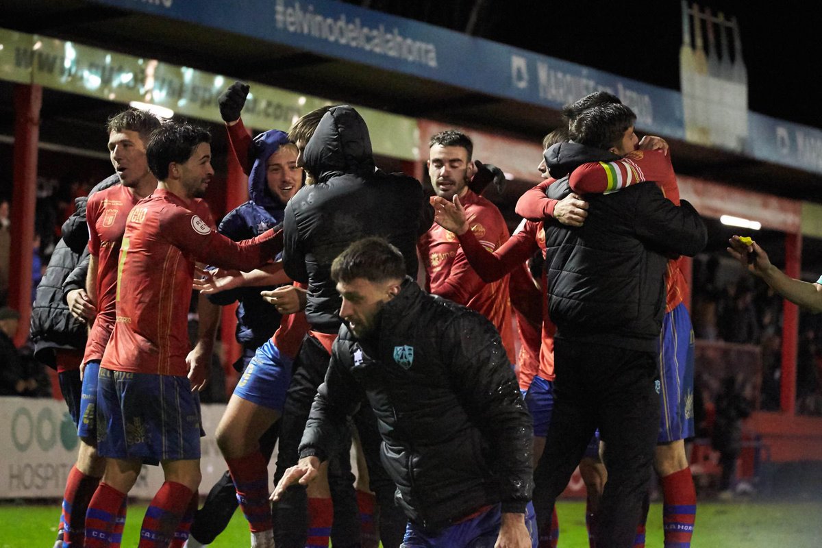 Así marcó Antonio Salinas el gol de la victoria sobre la SD Eibar B y la posterior celebración

➡️ Reportaje fotográfico en nuestra web:  wp.me/p9LL7x-dMY

#ciudadrojilla