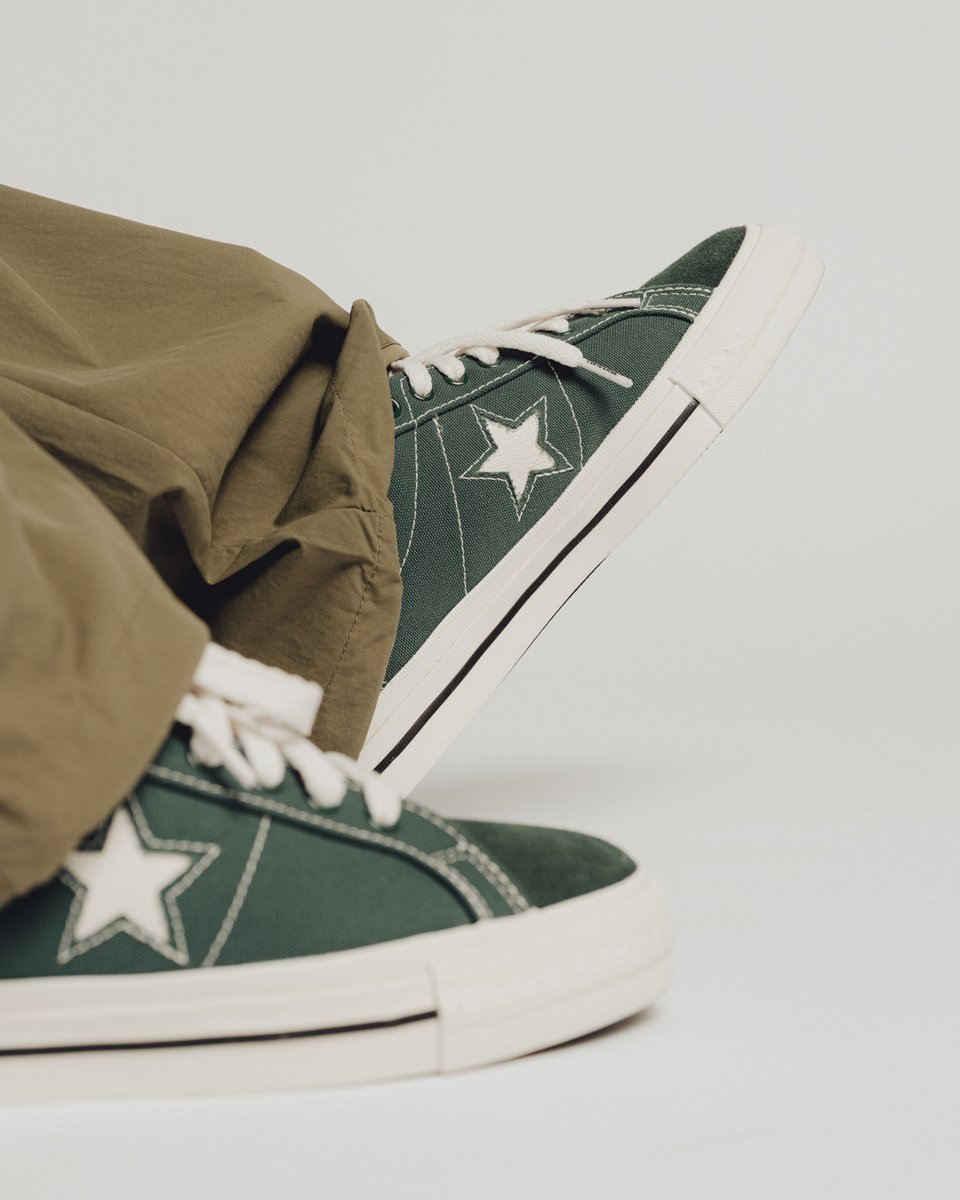 AFEWSTORE's tweet photo. SHOP LINK ➡️ https://t.co/KqSzyGkCqi
The Converse x thisisneverthat One Star Pro OX fuses Seoul streetwear with '90s skate vibes. Cracked leather, suede and canvas, and distressed details bring the throwback aesthetic to life.
#Converse #thisisneverthat #OneStarPro #afewstore https://t.co/0GRsCTJf2p