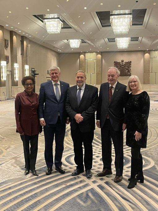 At a recent event, probably the one on the right. Harper ridiculed the PM for going to Florida when invited for dinner.
So what was Harper doing in 2018 when he snuck in the back door of the White House. Was he ridiculing the PM 6 years ago.  #Traitor