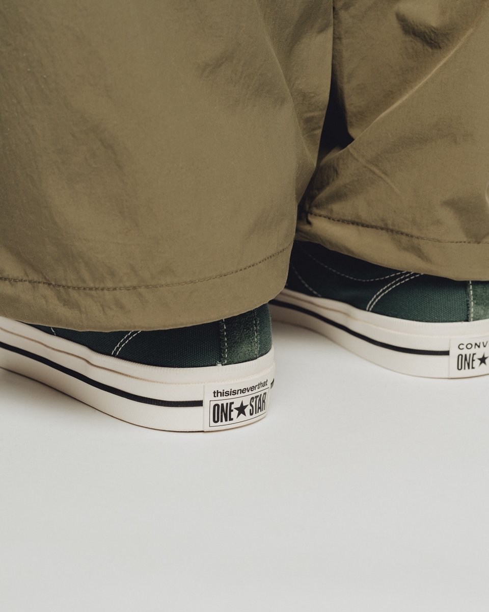 AFEWSTORE's tweet photo. SHOP LINK ➡️ https://t.co/KqSzyGkCqi
The Converse x thisisneverthat One Star Pro OX fuses Seoul streetwear with '90s skate vibes. Cracked leather, suede and canvas, and distressed details bring the throwback aesthetic to life.
#Converse #thisisneverthat #OneStarPro #afewstore https://t.co/0GRsCTJf2p