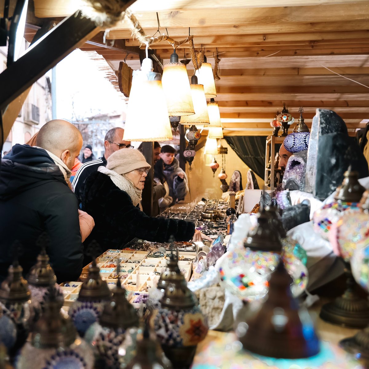 MedievalMercat's tweet photo. ✨ Un Mercat Medieval màgic que ens ha fet viatjar en el temps 🛡️

#mercatmedieval #mercatmedievalvic #vic #osona https://t.co/fU3IkjIGgq