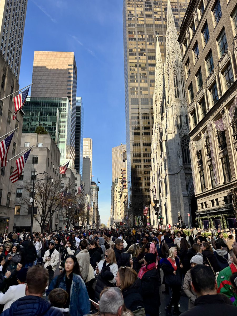 2024 Fifth Avenue holiday streets! ✨🎁🎄✨❄️