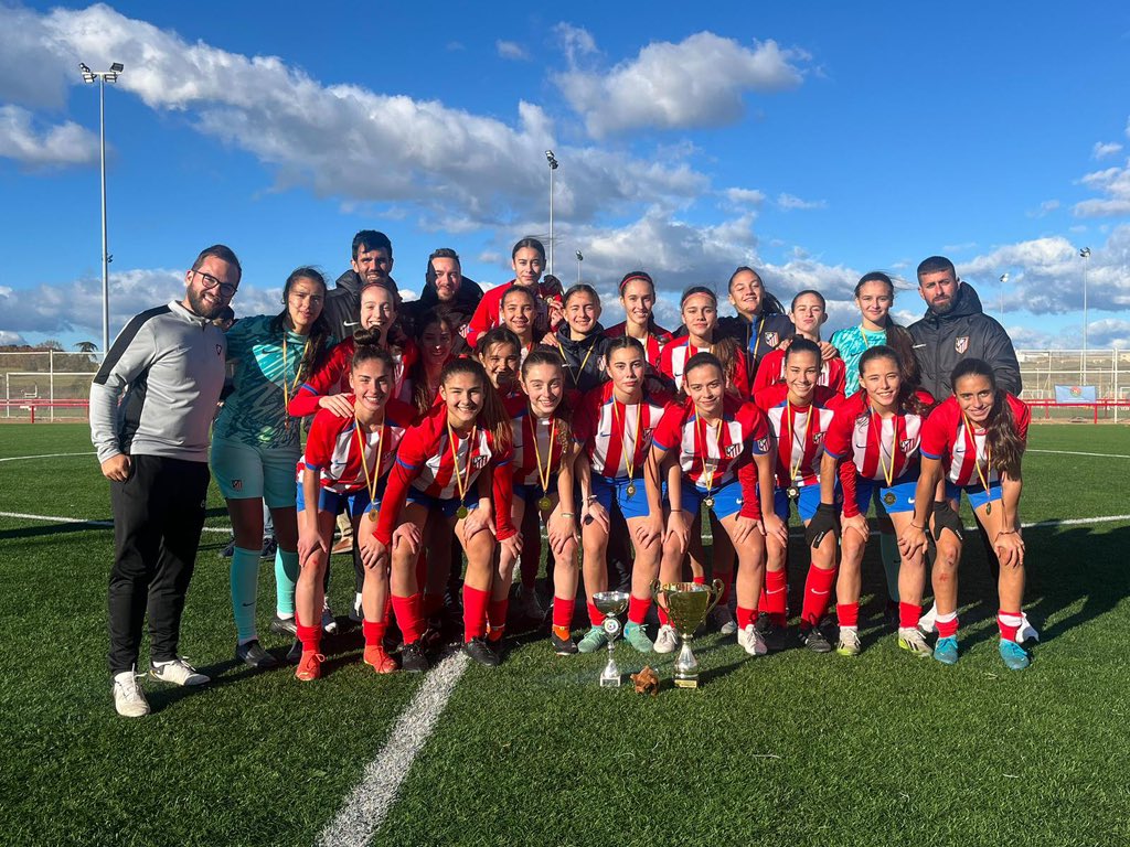 El Cadete A Femenino gana el torneo ESEI CUP 🤩

Las nuestras derrotaron al Juvenil A Madrid CFF por 2-0 en la final con goles de Eileen y Carla ⚽️

¡Enhorabuena! 🏆