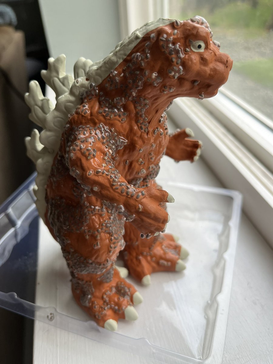 chapster19's tweet image. Bought the Godzilla Chia Pet to start a new Xmas tradition with my kids…

This is my daughters (and me) first attempt at it! Let’s see how she goes… have a good day people!!!

#Godzilla #ChiaPet #GodzillaChiaPet