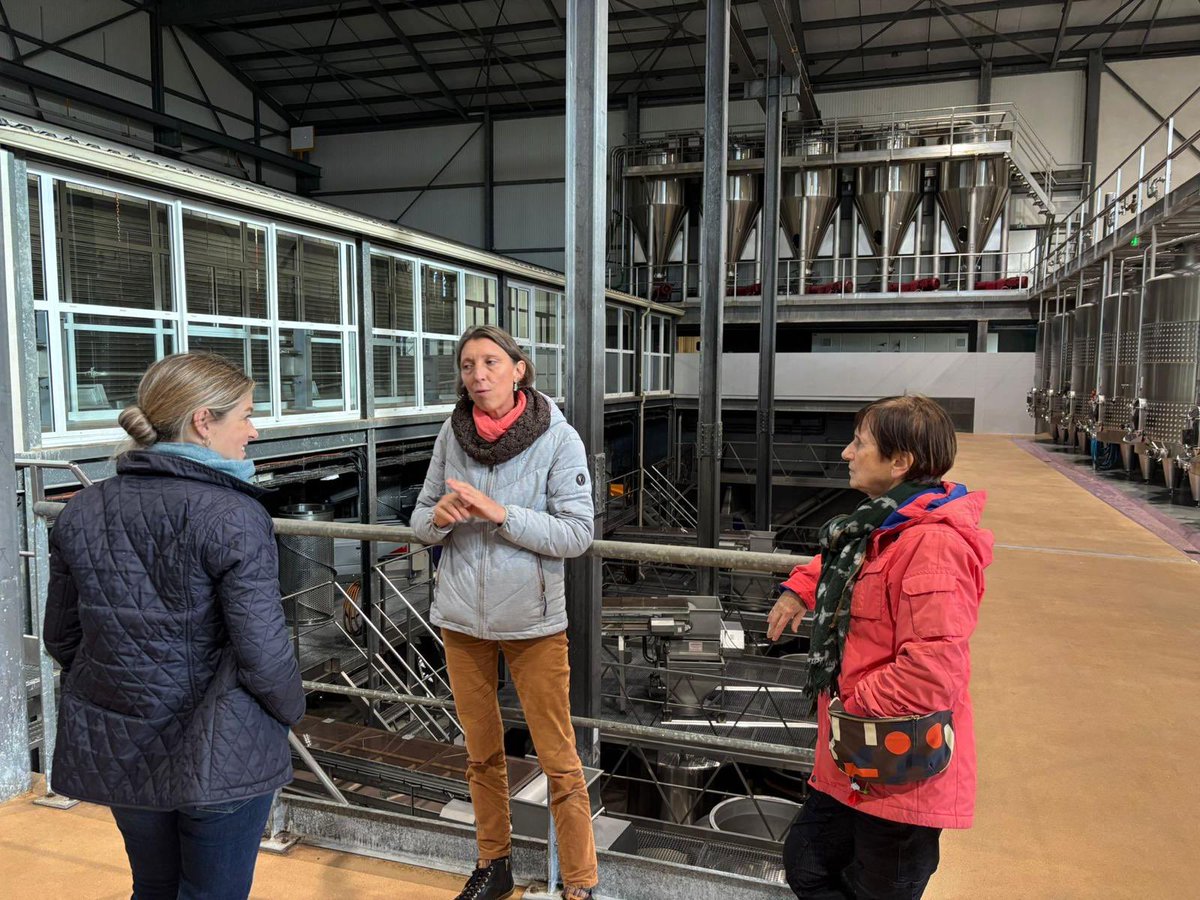 CelineImart's tweet photo. Passion Saint-Emilion ! Merci à Monsieur le maire pour son accueil dans cette ville riche de son patrimoine somptueux et de son vignoble d’excellence. 

Le secteur viticole fait face de grands défis: baisse de la consommation, agressivité des discours hygiénistes, déprise. Je porterai sa voix au niveau européen. 

Merci aux passionnés de Saint Emilion Bernard Lauret, Madame la sénatrice @flolassarade, @FranckBinard, Clos Fourtet, Blandine Benedetti