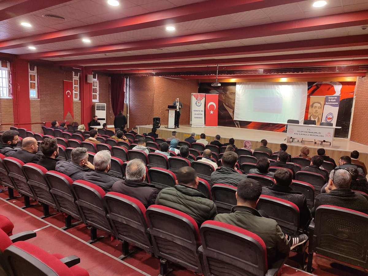 AbdullahCati's tweet photo. 📍SİLOPİ
İŞ YERİ SENDİKA TEMSİLCİLERİ TOPLANTIMIZ 

Cesareti sermayesi, inancı iradesi, idealleri enerjisi olan bir teşkilat olarak “Şanlı bir tarih, kararlı, soylu bir mücadeledir, hikâyemiz.

Türkiye’nin entelektüel birikimi, yeni ve büyük Türkiye’nin, adil bir dünyanın müjdesidir, mücadelemiz. 

Türkiye’de değişimin öznesi, emperyalizme karşı medeniyet stratejisi, ‘Sahtekârlığın evrensel düzeyde egemen olduğu yerde, gerçekleri söylemek devrimci bir eylemdir’ diyerek neoliberalizm düzenine karşı helal ekmek mücadelesidir, gayemiz.

Gelir dağılımında adaleti, sermaye karşısında emeği, sapkın lobilere karşı aileyi, deizme, ateizme, nihilizme karşı inancı savunmaktır, varlığımız.

Darbe düzenine karş�� millet iradesini, vesayete karşı bağımsız Türkiye’yi savunmaktır, varlık nedenimiz.

Kapitalist kültürün bize dayattığı rollere, çarpık küresel emek düzenine, insanlığa giydirilmek istenen deli gömleği ideolojilere, siyonizme, emperyalizme, kapitalizme ‘hayır’ diyen, kadim bir ruhla özgün bir duruşu temsil eden teşkilatımıza selam olsun.

Sesi kısıkların çığlığı, gözü yaşlıların sesi, mağdurların, mazlumların, mahrumların nefesi olanlara; Arakan’ın, Doğu Türkistan’ın, Suriye’nin, Filistin’in, Kudüs’ün, Aksa’nın müdafilerine selam olsun. 

Moğol kasırgası kapıya dayanınca ne yapmak gerektiğine dair fetva isteyenlere, ayağa kalkıp kılıcını çekerek ‘Bugün fetva günü değil, kan verme günüdür’ diyen İmam Takuyiddin gibi, 15 Temmuz gecesi fetva ve sufle beklemeden, gün bugündür, an bu andır, dem bu demdir, diyerek 1 dolara vatanı satanlara, alçak uçuşlarla ölüm kusanlara direnen serdengeçtilere selam olsun. 

Temel hak ve özgürlükleri savunan, mali, sosyal ve özlük haklarını artıran, sağladığı 88 kazanımla eğitim çalışanlarının hakkının, itibarının, emeğinin, alın terinin teminatı olan bu muhteşem teşkilata helal olsun”

“İşimiz vaktimizden çok diye şikâyet etmeyeceğiz, örgütlü yapımızla zoru kolay, imkânsızı mümkün kılmaya devam edeceğiz.

Emeğimizi çaldırmayacak, emek hırsızlarına nefes aldırmayacağız.

Sahadan onlarca sorun sayabiliriz, evet, unutmayalım ki umudumuz, örgütlülüğümüz sorunlarımızdan daha büyük. Dünkü sorunlarımız bugünkülerden çok daha kolay değildi. Hepsini bir bir aştık, aşıyoruz. ‘Yüreği soğuyanın, savaşı biter’ diyor Sezai Karakoç. Yeter ki heyecanımız canlı, teşkilatımız diri olsun.”

Türkiye’nin en büyük emek örgütü, en güçlü sendikasıyız. Çalışanlar her tarafa kulak kesiliyor ve sonunda dönüp Eğitim-Bir-Sen’e bakıyorsa, bu, çözümün ve umudun adresini işaret ediyor demektir. 

Sadece üyemize karşı sorumluluk duygusu taşımadık; ülkemize, milletimize, yerküremize karşı da sorumlu davrandık her zaman. ‘Dünyada açlık çeken tek bir çocuk bile olduğu müddetçe, her türlü servet çalıntıdır’ diyor Japon Yazar Fuminori. Eşitsizlikler ve adaletsizlikler, yoksulluk ve yoksunluk insanlığın kaderi olmamalıdır, diyoruz. 

Üstad Sezai Karakoç’un dizelerindeki gibi, ‘Kaç aç varsa hepsi ben/ Kaç hasta varsa hepsi ben/ Kaç liman önlerinde dönen işsiz hamal hepsi ben’ diyoruz. 

Ten rengimiz farklı olsa da ter rengimiz aynı, göz rengimiz farklı olsa da gözyaşımızın rengi aynı, bakış açılarımız farklı olsa da yaşadığımız acılar aynı, diyerek Akif İnan’ın, ‘Türkümüz dünyayı kardeş bilendir/ Gökleri insanın ortak tarlası’ bakış açısıyla emek mücadelemizi yerelden evrensele büyütmeyi sürdürüyor, ‘Dünya beşten, emek sermayeden büyüktür’ demeye devam ediyoruz. 

Kavgamız, kapitalistlerle, emperyalistlerle, siyonistlerledir. Kavgamız, bunların taşeronu teröristlerledir. Kavgamız, kanlı stratejileriyle dünyanın kaynaklarını kurutanlarla, vekâlet savaşlarıyla ülkemize, milletimize savaş açanlarla, İstiklal’de, Karkamış’ta masumlara kastedenlerle, Aybüke, Necmettin, Arzu ve Ayşenur öğretmenlerimize kıyanlarladır, kavgamız. Kavgamız, aşımıza, ekmeğimize göz koyanlarla; havamızı, suyumuzu, neslimizi bozanlarladır”

“Emeğimize sahip çıkacak, her çözümümüze bir sorun bulmaya çalışanların kuru gürültüsüne pabuç bırakmayacağız.