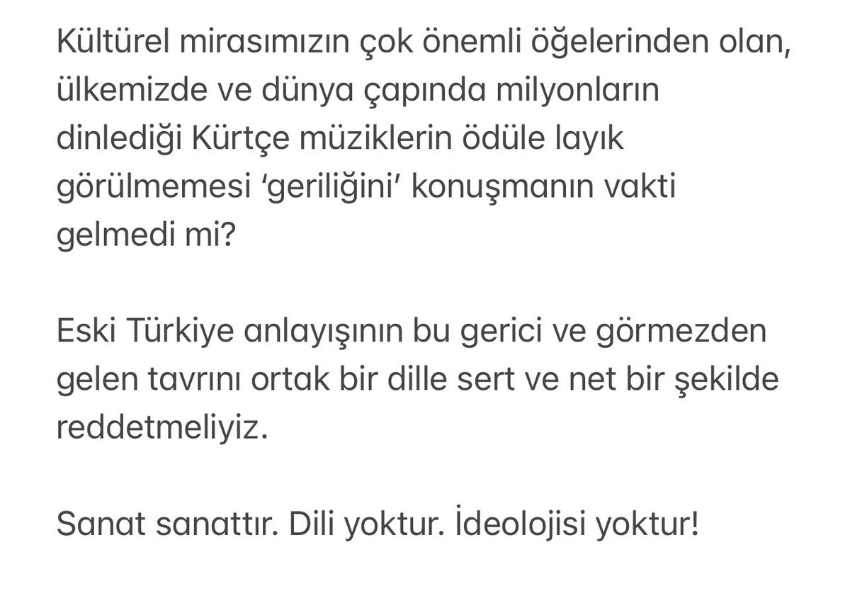 TarhanBaris's tweet photo. Altın Kelebek https://t.co/v0QA5H8SX8
