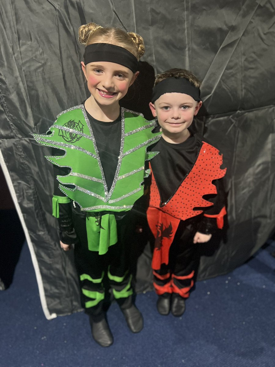 YSavage8's tweet photo. @saintmarysps They’ve had the best time 🎭 🎄 🎅🏼 https://t.co/gURcyeapz3