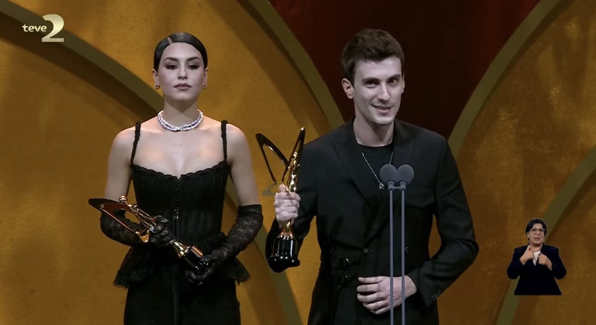 roza_ayse's tweet photo. En iyi çift ödülü kategorisi Ömer ve Defne sayesinde açılmıştı. Şimdi ise seçtikleri kişilere bak  #PanteneAltınKelebek https://t.co/wxjxV20u3p