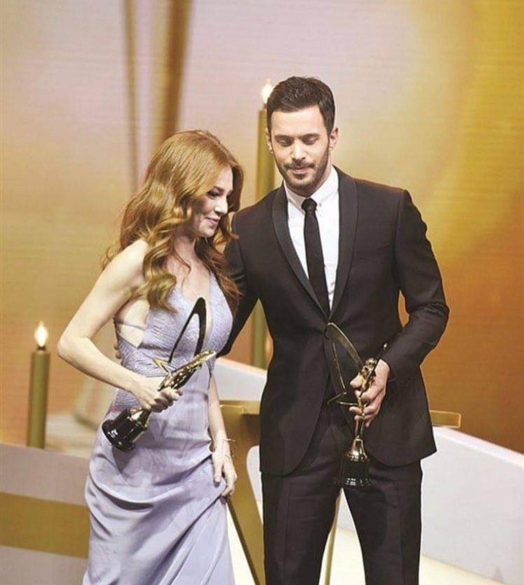 roza_ayse's tweet photo. En iyi çift ödülü kategorisi Ömer ve Defne sayesinde açılmıştı. Şimdi ise seçtikleri kişilere bak  #PanteneAltınKelebek https://t.co/wxjxV20u3p