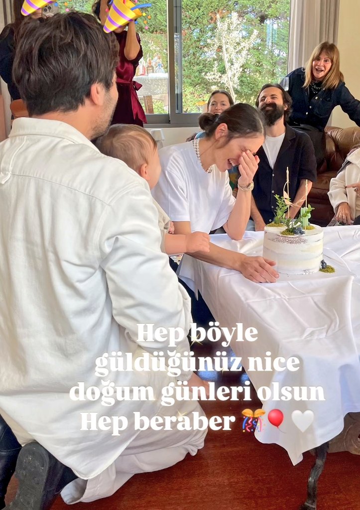 يا حياتي على هلضحكي🥹😭🥰اديش صرلي مش حاطة صورة إلهم مع بعض من وقتا  ما شتدت الحرب من تلات شهور 😭كتير حلوي الصورة شكرا على تحقيق الطلب يا إبني  بس يا ريت شفت وجك عم يضحك 🥹 كيف بيقطع الوقت صارو سني الله يعطي إيام حلوي وما يشوف شر 🙏#kaanurgancioğlu