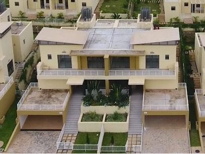 HAUZZ_'s tweet photo. 2 Townhouses for Sale in Vision City are available for purchase, ideal for one buyer or two separate buyers. These properties generate a combined monthly rental income of 4800 USD.
For more info, please call: 0788305023.#Rwanda #RealEstateAgent #VisitRwanda https://t.co/VLrsbCJxfK