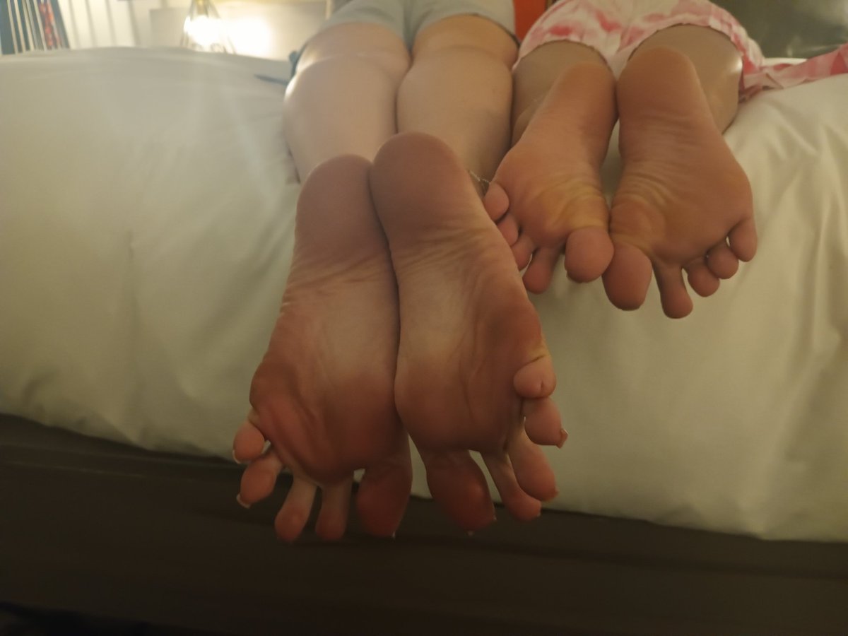 TheSlipologist's tweet photo. Here's some pics from a photoshoot with @goddess_dazzle and @Mistress_Jade07 📸
Make sure you don't these two miss the big foot party in DC on 12/14. Get your tickets now 👣👣👣🔥🔥🔥

#dmvfeet #dmvparty #dmvsoles #dcsoles #dcfeet #dcparty https://t.co/x0YkcZHlb6