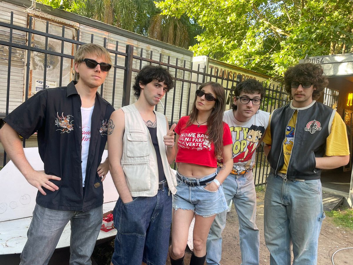 Bombones Surtidos (@bsurtidos) on Twitter photo hermoso show ayer en camping para cerrar el 2024 junto a <a href="/tocahomogenica/">HOMOGENICA</a> y <a href="/romphonics/">Romphonics</a>
nos vemos el año que viene si dios quiere y si no quiere me da igual hermoso show ayer en camping para cerrar el 2024 junto a <a href="/tocahomogenica/">HOMOGENICA</a> y <a href="/romphonics/">Romphonics</a>
nos vemos el año que viene si dios quiere y si no quiere me da igual