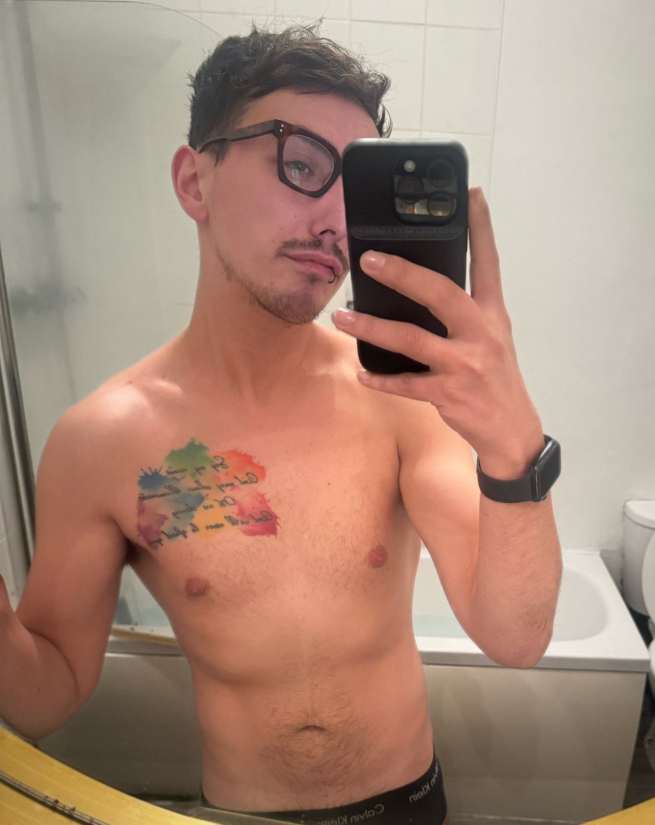 HLuke92's tweet photo. Still pinch myself at the progress I’m making.

So much happier now than I was a year ago …

#FitnessJourney #StillWeRise #gymmotivation https://t.co/bvkLhgP8HV