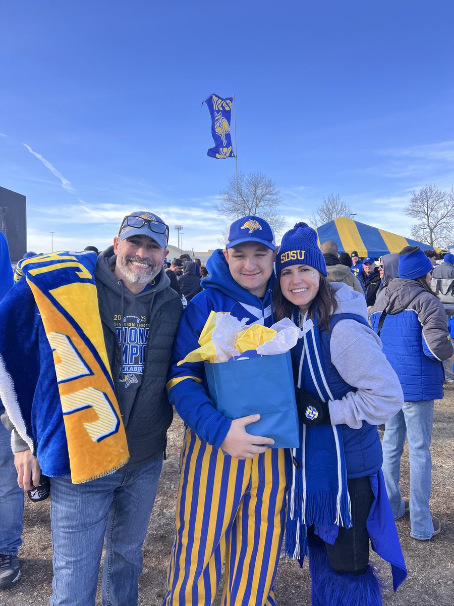 Ray Gronowski tweet media