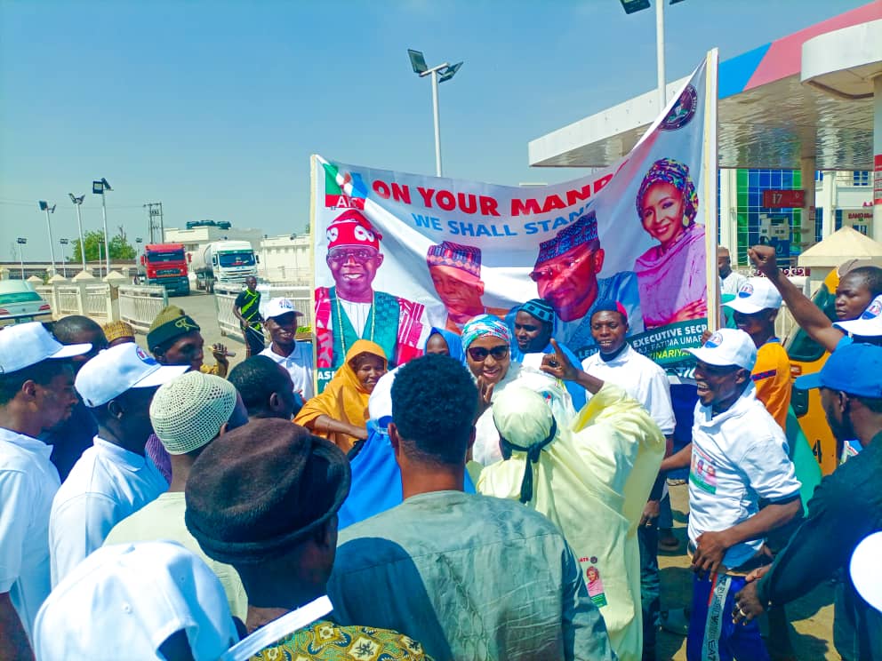 Fatima_shinkafi's tweet photo. Throwback to the 2023 campaign! Hajia Fatima Umar Shinkafi played a pivotal role, mobilizing women &amp; youth across Nigeria to support the @OfficialAPCNg &amp; President @officialABAT. Her dedication paid off! #APC #Nigeria #Jagaba https://t.co/u8RFxBYDHC