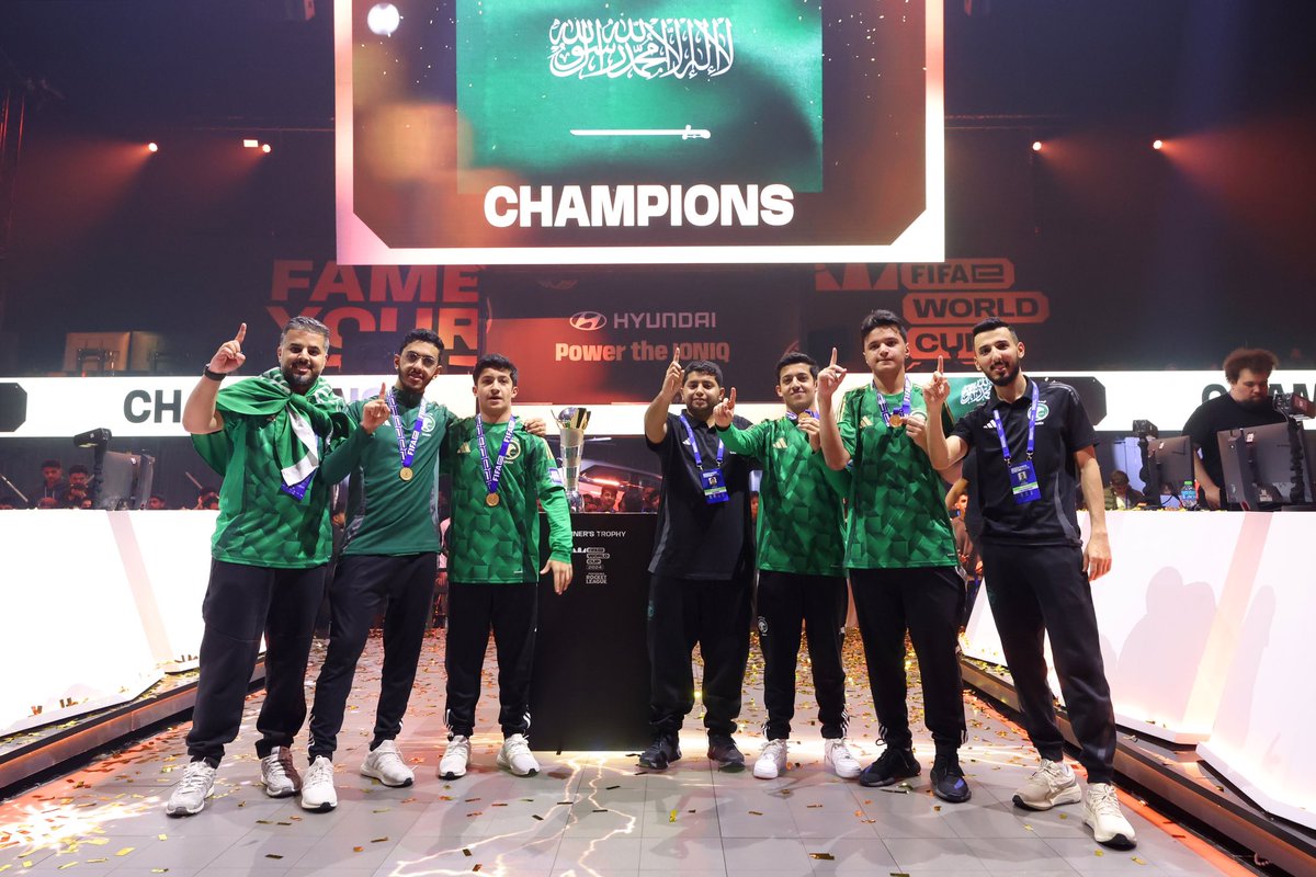 SaudiNT's tweet photo. رحبوا معنا بأبطال العالم ROCKET LEAGUE 🏆🇸🇦
#FeWCRL https://t.co/tGogmKkBvc