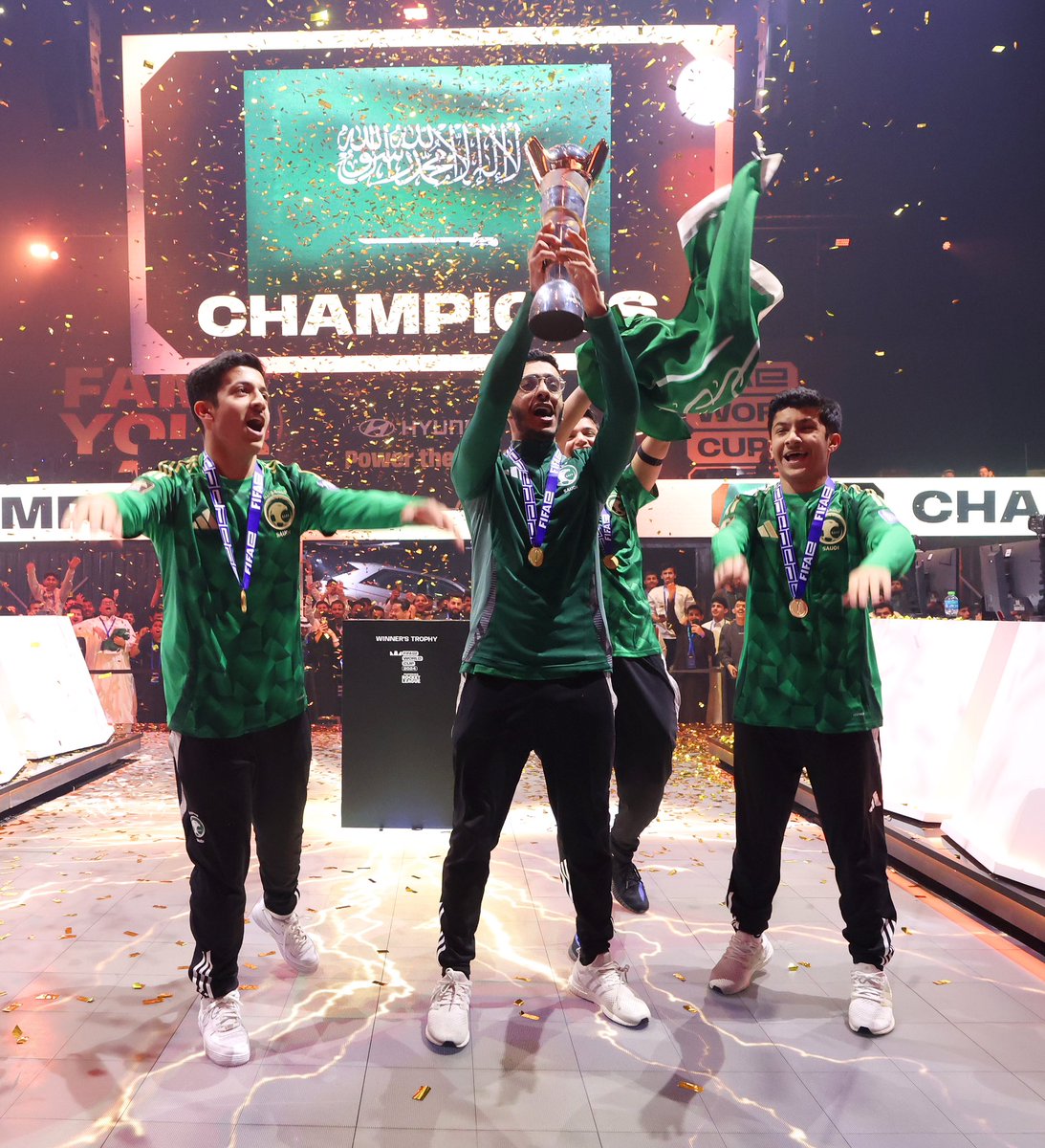 SaudiNT's tweet photo. رحبوا معنا بأبطال العالم ROCKET LEAGUE 🏆🇸🇦
#FeWCRL https://t.co/tGogmKkBvc