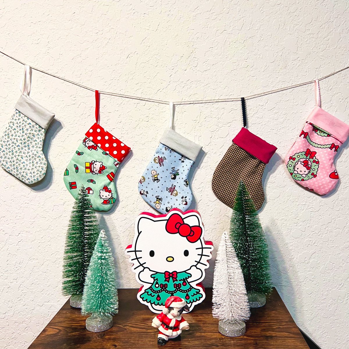 daisyhavenco's tweet photo. mini stockings ☃️ https://t.co/nr18bna6oO