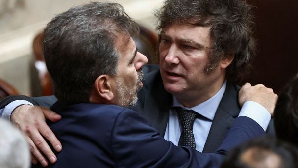 AlePeronista's tweet photo. 🔴CRISTIAN RITONDO IMPULSOR DE "FICHA LIMPIA" PARA PROSCRIBIR A CFK GANA $4,5M COMO DIPUTADO

Pero,

tiene un patrimonio de $1.541 millones que creció 1.709% en un año🔥

y una OFFSHORE junto a su esposa con USD2,6M‼️

PARECE QUE NADIE LE VOTA TODO A MILEI GRATIS, NADIE.... https://t.co/3SnZg0OPis