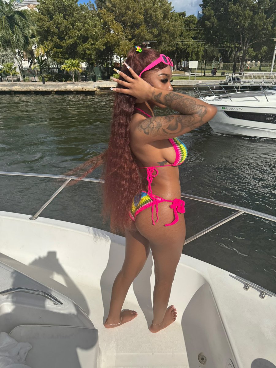 injunlele_'s tweet image. damn shorty 👅