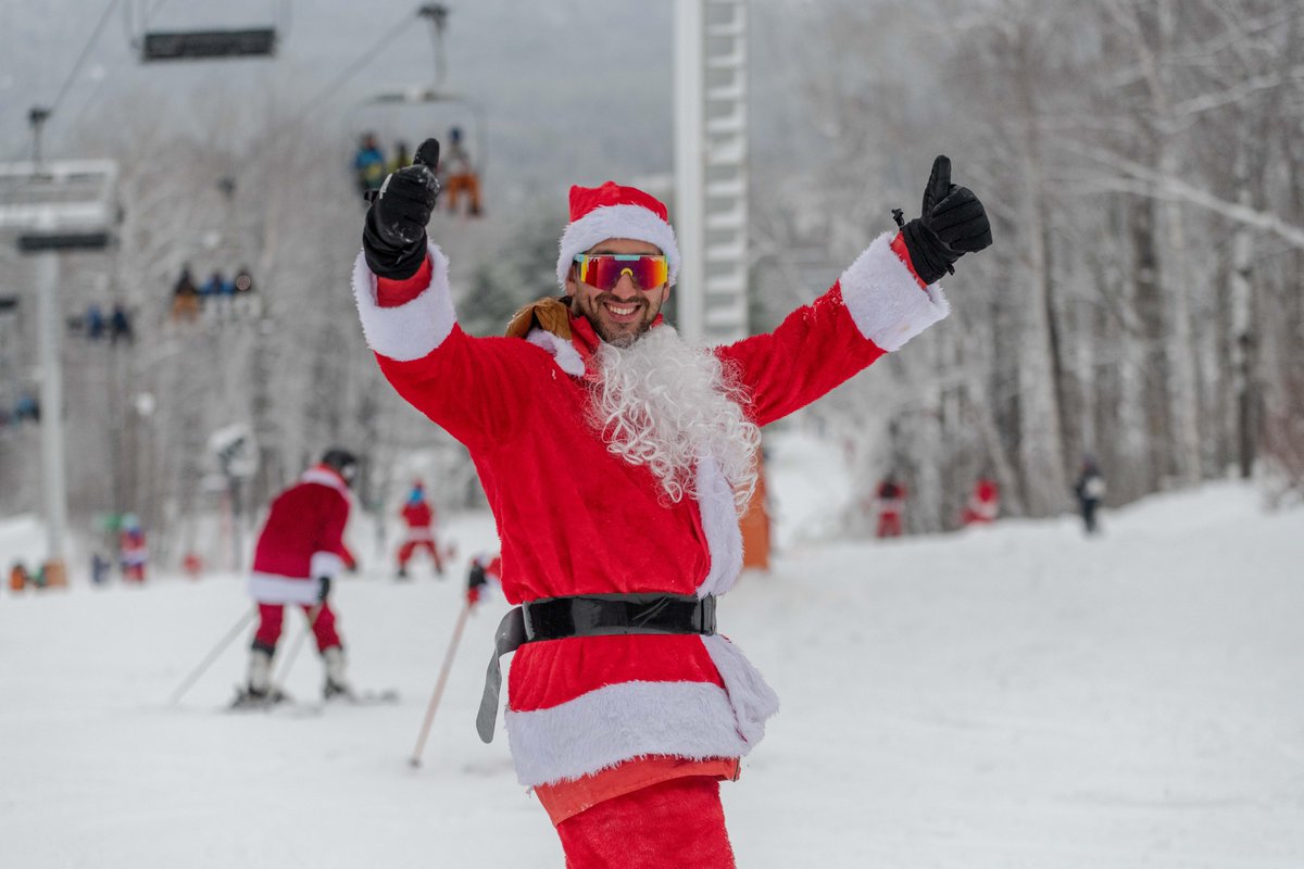 sundayriver's tweet photo. The best way to spread Christmas cheer is singing loud for all to hear...or have 300 Santas skiing at the same time. https://t.co/7SRqlHfGeb