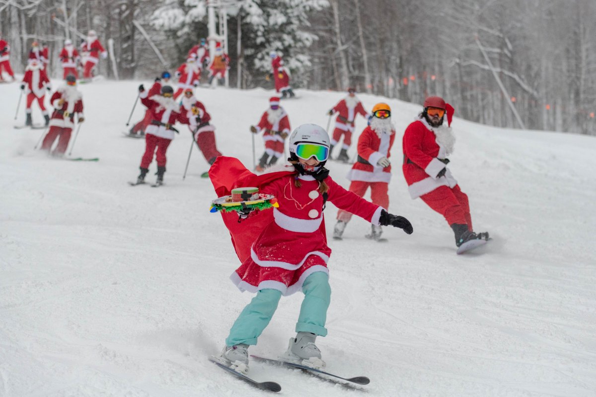 sundayriver's tweet photo. The best way to spread Christmas cheer is singing loud for all to hear...or have 300 Santas skiing at the same time. https://t.co/7SRqlHfGeb