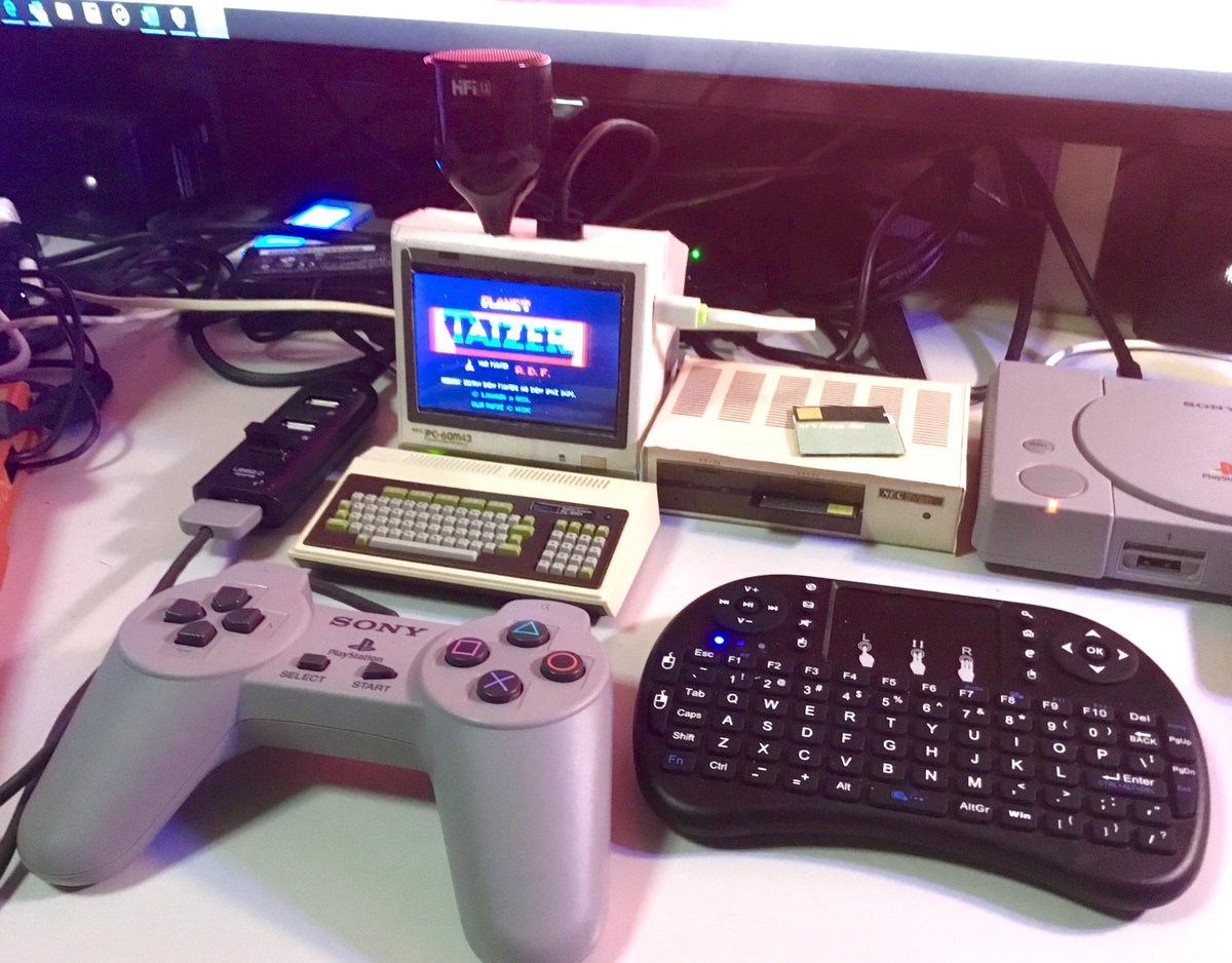 suna81040's tweet photo. @NAITOTokihiro ミニサイズモニター、PC-8001miniの時は以前の雑誌のペーパークラフトとラズパイ用の液晶で自作したけど、今回は“純正品”を買わざるを得ないだろうな。キーボードは悩むところだ。#PC8801mini https://t.co/HFfJkNtlAw