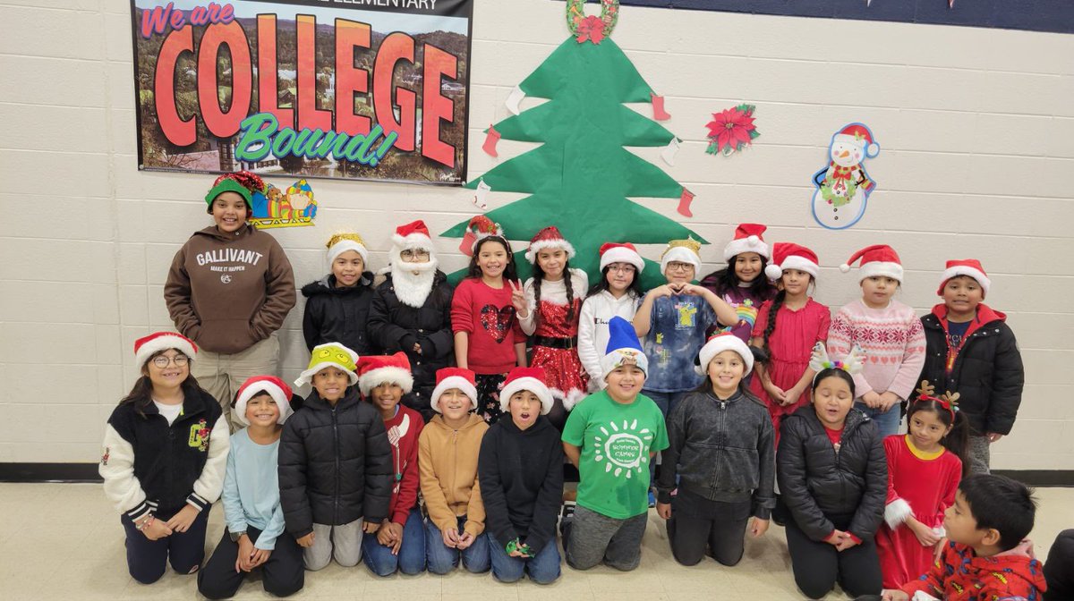 deannamicaletti's tweet photo. Wildcat holiday dress up days! #🎅🎁 https://t.co/OBbc4Wl7Az