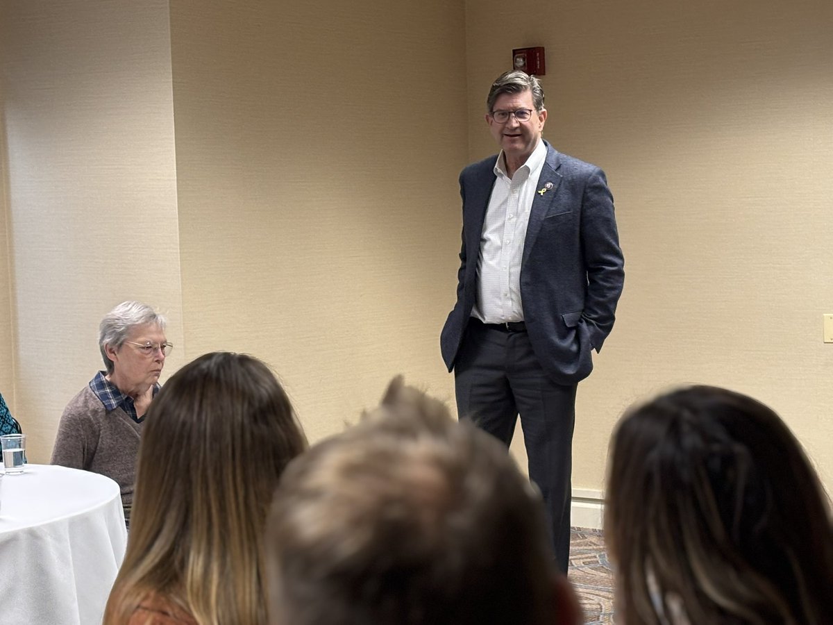 TSloup_FW's tweet photo. About 30 @ILFarmBureau members from Cook, DuPage and Lake CFBs talked w/ @RepSchneider during #IFBAM24 about the need for a new farm bill due to a challenging ag economy and an outdated 2018 farm bill. https://t.co/mq9KFnvnE6