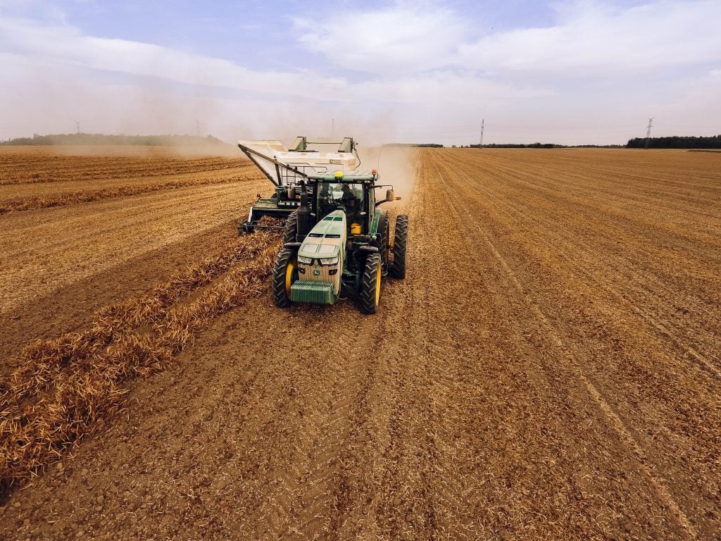 realagriculture's tweet photo. Wade Bickell w/ @HDCAgronomy looks at the evolution of kidney beans and how 2 new varieties have helped fuel yield expectations in this episode of the Edible Bean School: https://t.co/oRBZpdSkOc
#cdnag #ontag #ediblebean #kidneybeans https://t.co/I0bX7CfdCd