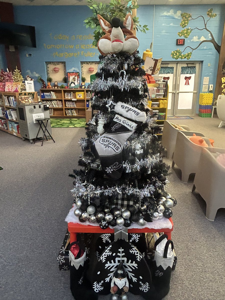 JenniferGrimes0's tweet photo. @spurs @wemby @JulianChampagn2 @JWSanAntonio To me the @spurs and the holidays go hand in hand! We are proud Spurs fans and seeing our guys spreading holiday cheer just makes us love them even more! Go Spurs Go!!! 🏀🎄❤️ https://t.co/Kzb7wqGw9B