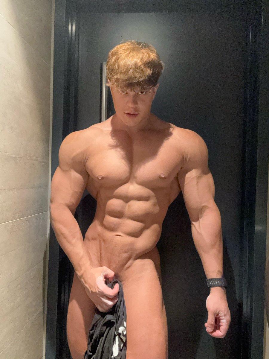 andrew_ad9's tweet photo. RT if you are ready for me 🤩 https://t.co/XrFJIGRSOS