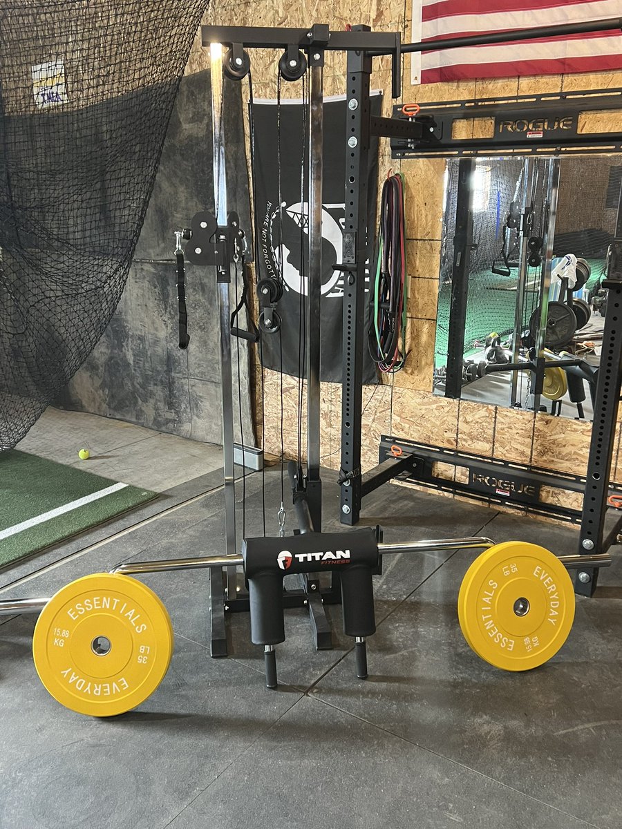 Silverback_S_P's tweet photo. We got some new additions to the gym this week. Safety squat bar, cable pulley machine and some bumper plates. Still a few spots left. Sign up for a training session today. Your school coaches will thank you when they see the finished product. #teamsilverback https://t.co/6WvjDiAOtH