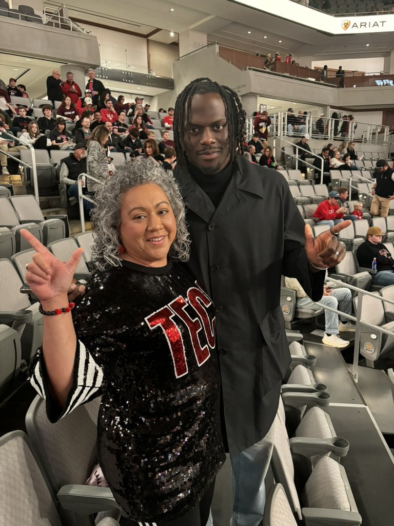 Elise Ponce 🌵 tweet media