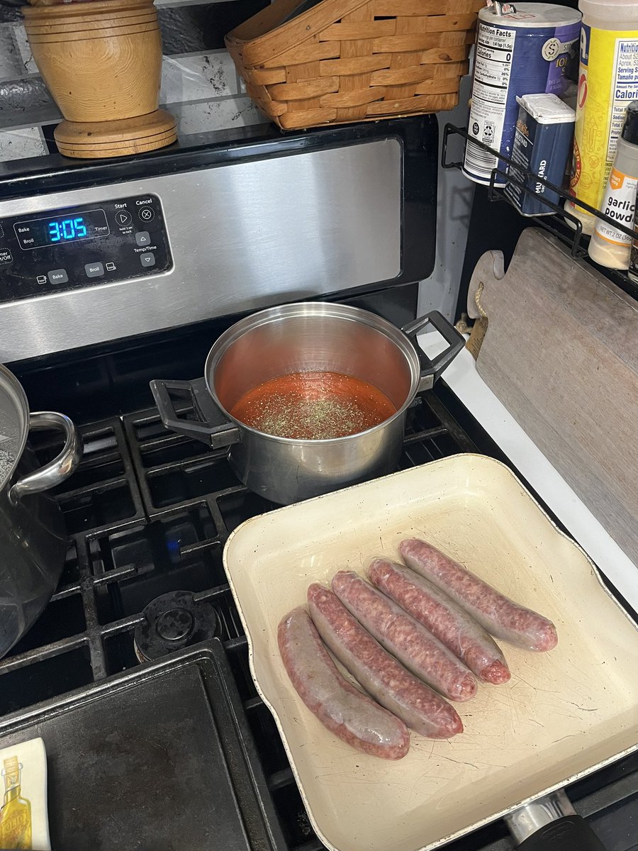 Heroplenty's tweet photo. Picked out the LaFata Christmas tree and set it where it goes in the living room to open up a little, now itโs time to work on dinner! #SauceOnSunday #ItalianLife ๐ฒ ๐ https://t.co/bUmFeRoE9N