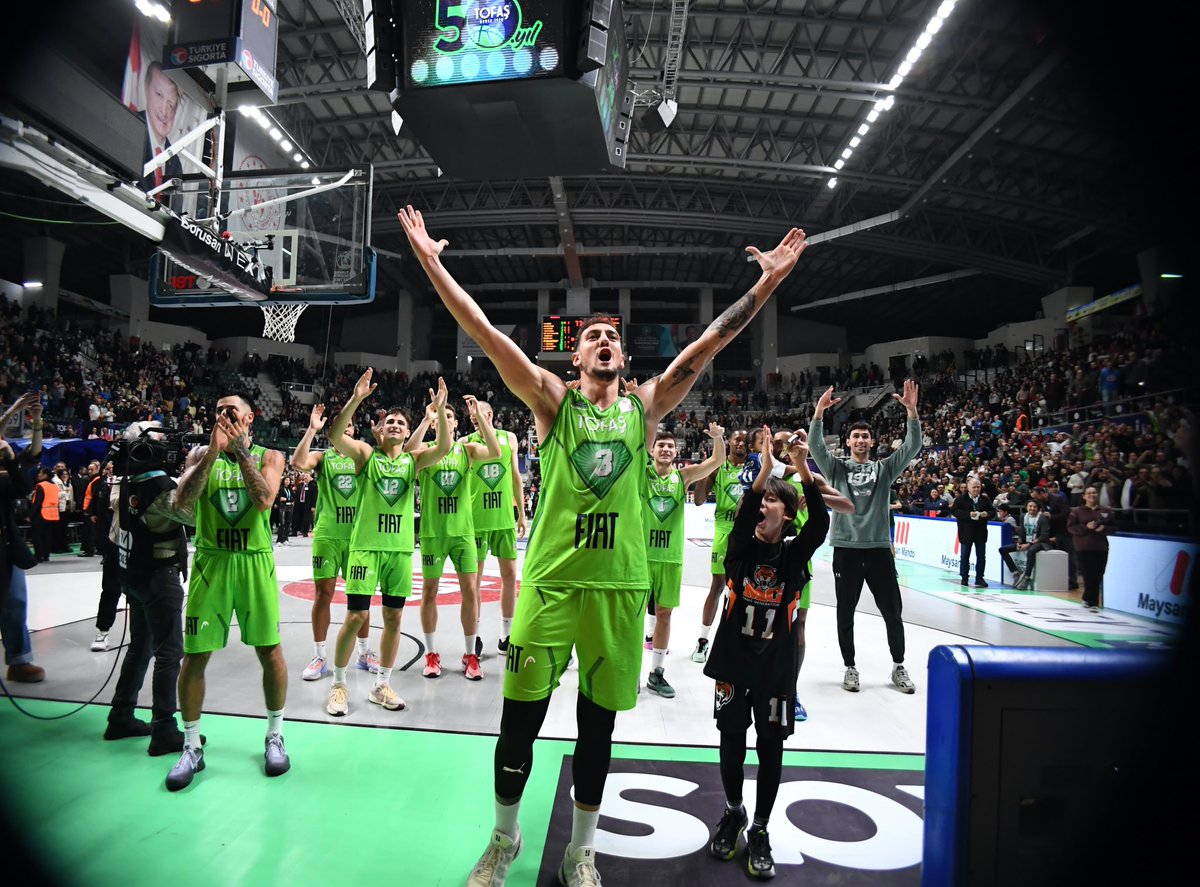 TofasSporKulubu's tweet photo. #BSL | 📸 Resmi maçlardaki üst üste 1⃣6⃣. 𝗴𝗮𝗹𝗶𝗯𝗶𝘆𝗲𝘁! Bu galibiyet güzel 𝗕𝗨𝗥𝗦𝗔’𝗠𝗜𝗭𝗔 gelsin! 🫡 Muhteşem desteğin için teşekkürler #BasketbolKentiBursa 💙💚 #WeStayTOGETHER #BirlikteZaferlere https://t.co/trmgpNSOwo
