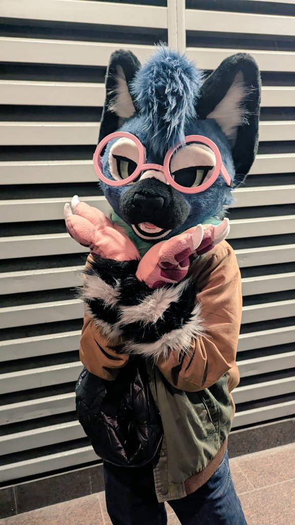 LFM was so sweet you lovely creaturas! Always so hyped to bite and lovingly bully old and new friends 💖 

HOPE TO SEE YALL AT NFC
(Unrelated beheaded babygirls pic)