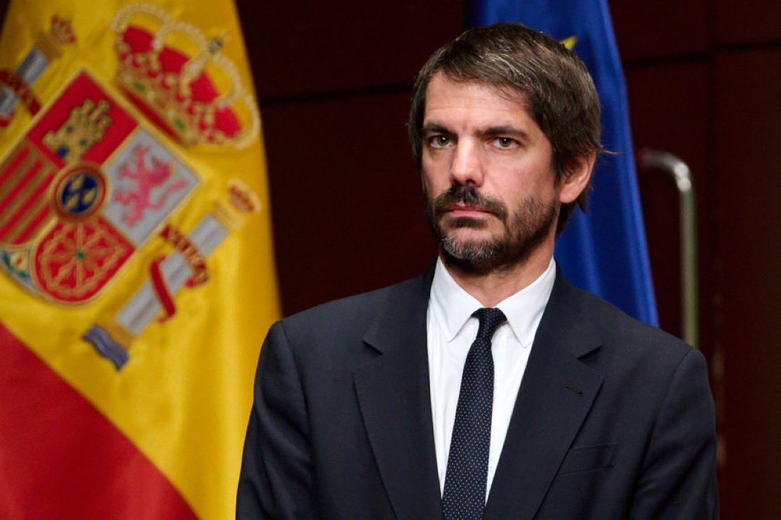RomeroSeguin's tweet photo. Solo un ser capaz de la soberbia de lo divino, puede ignorar la humanidad de los templos.
#NoteDrame https://t.co/QAs8hkZq2L