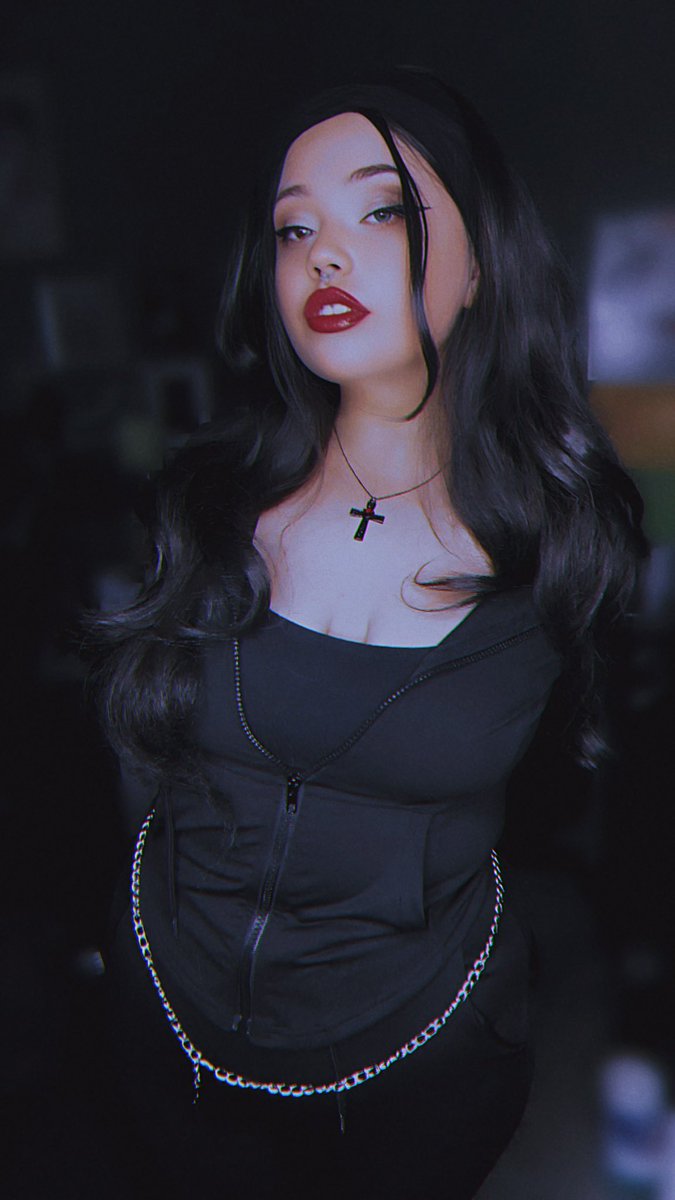jiangshibunnie's tweet photo. This wack ass pose makes me look like I have no arms, but Iโm too obsessed with my waste to not share it so here you go
๐ท๏ธ๐ค #gothgirl #thicc #tummylover #curvy #hips #thiccgoth #cosplaygirl #gothmommy #gothfit #gothmakeup #gothootd https://t.co/1e2AQ2YOeg
