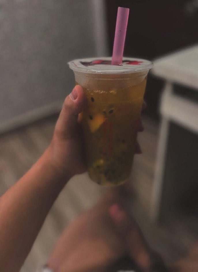 morfeo_593's tweet photo. A caipirinha que eu tomei ontem de maracuja com morango pqp que delicia vius https://t.co/hUTO9cGhZn