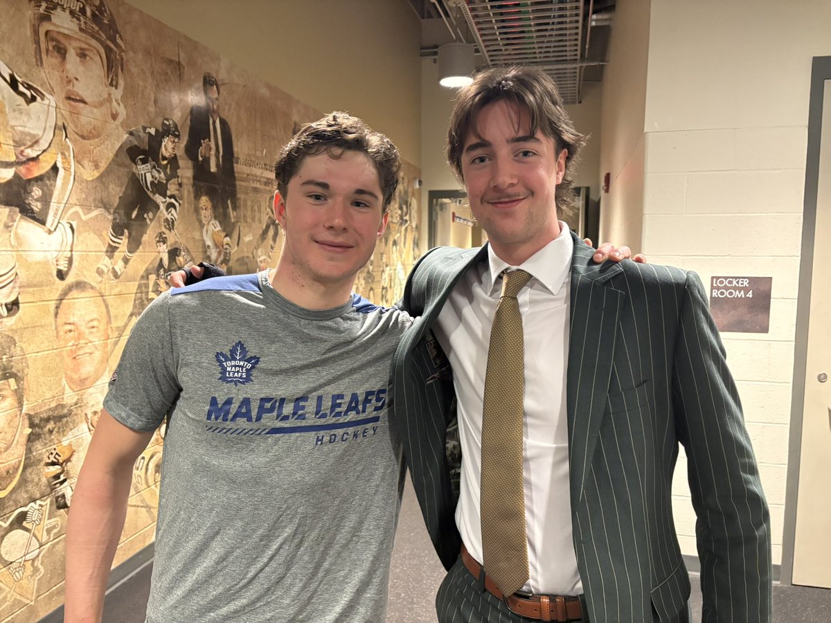 blazerhockey's tweet photo. Just two of our favourite guys hanging out in Pittsburgh 😍 https://t.co/HZOHAehHUF