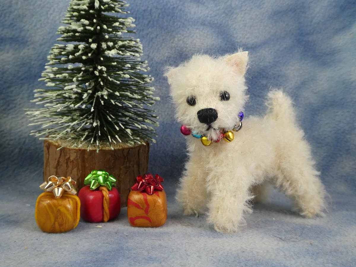 Lots of tiny #BramberBears hoping for new homes for Christmas! Artist Bears make beautiful One of a Kind gifts, showing how much you care ❤
Please share 🙏💕 Christmas seems harder than ever this year! #supportsmallbusiness #Shopsmall #ArtistBears 
bramberbears.etsy.com/uk/listing/181…