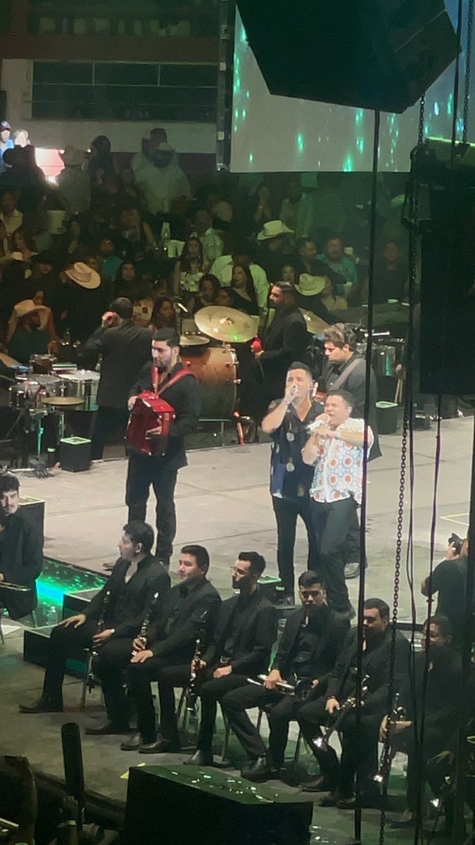 greciaperse's tweet photo. JUNTOS 💙
Josi Cuen x Jorge Medina 
100000/10
4 horas de pura terapia, el mejor setlisttt🔝 https://t.co/WZhkOI7Xem